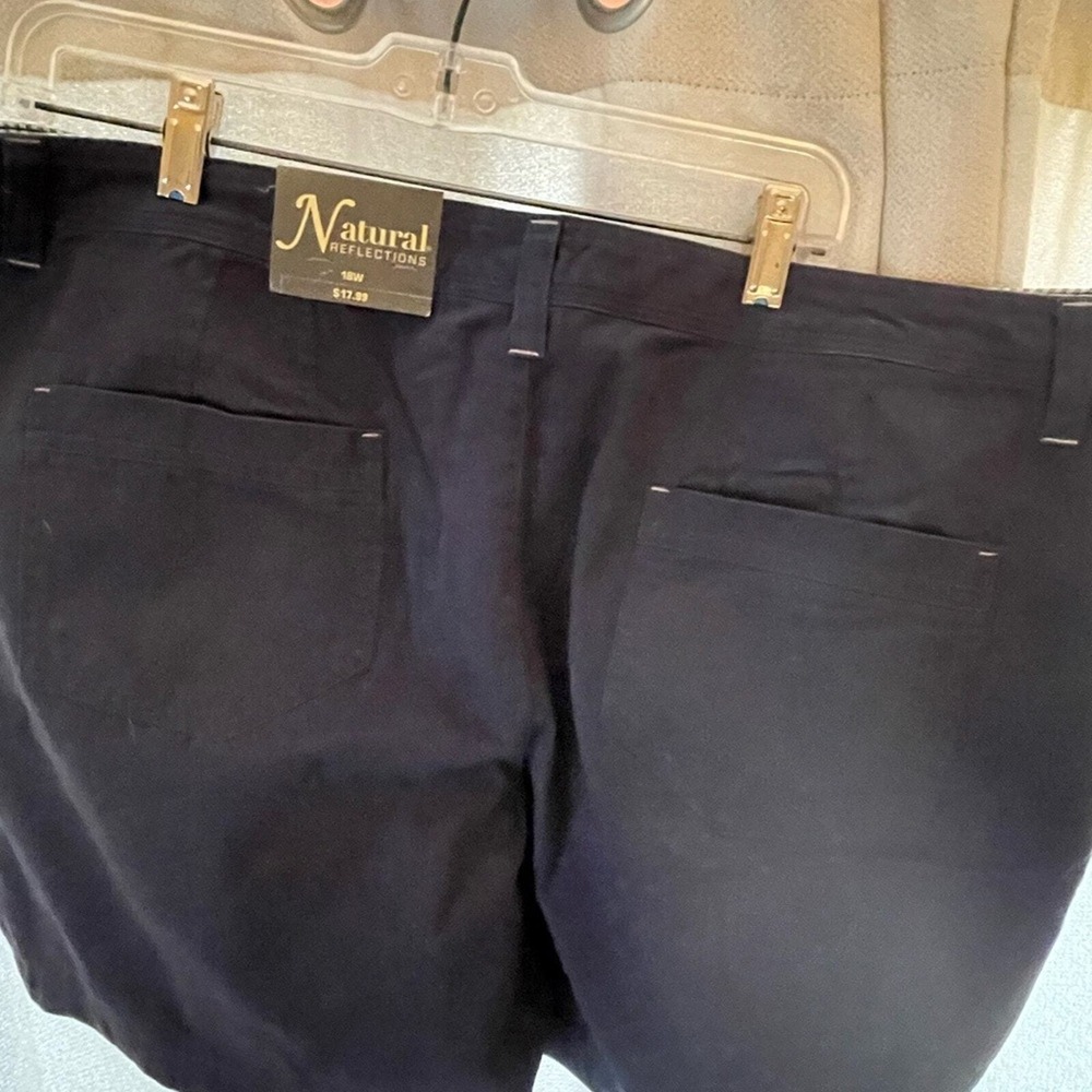 Brand new with tag natural reflections navy shorts size 18 W - Picture 2 of 4